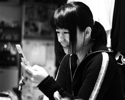 Filea Japanese Woman With A Mobile Phone Wikimedia Commons