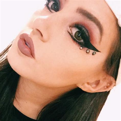 Chrissy Costanza S Makeup Photos And Products Steal Her Style