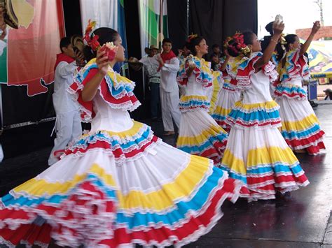 Encuentro Internacional De Folklore 2015 Lima Trajes Tipicos Colombianos Traje De Baile