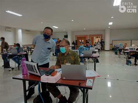 unpad.ac.id, 17/3/2021 universitas padjadjaran akan menyelenggarakan seleksi masuk program sarjana melalui jalur mandiri prestasi bagi lulusan sma/ma/smk tahun kelulusan 2021. Unair Gelar Ujian Mandiri Online Pertama | beritajatim.com