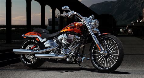 Walk around and start up of the 2016 pro street breakout compared directly with the 2014 cvo breakout. 2014 CVO Breakout, Harley's New Pride - autoevolution