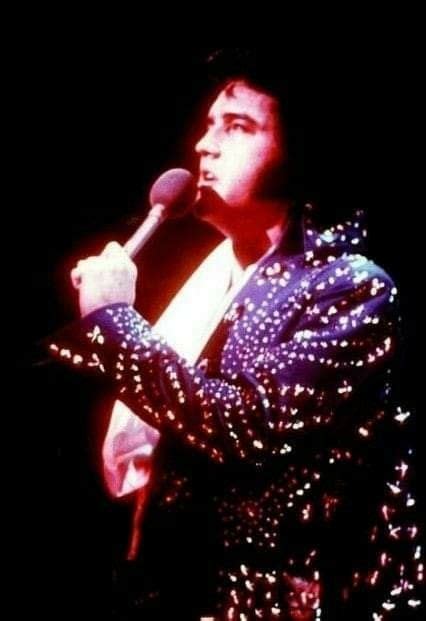 Pin By Ruth Pardieck On One And Only Elvis Elvis Presley Photos