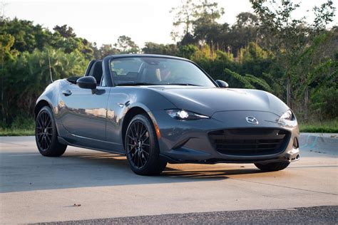 2021 Mazda Mx 5 Miata Arrives With Highly Requested Feature Carbuzz