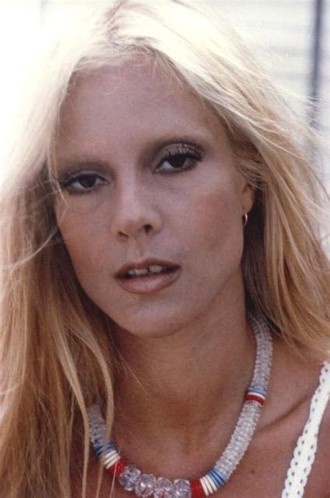 Elle m'a apporté un coup de jeune. sylvie vartan - Page 3