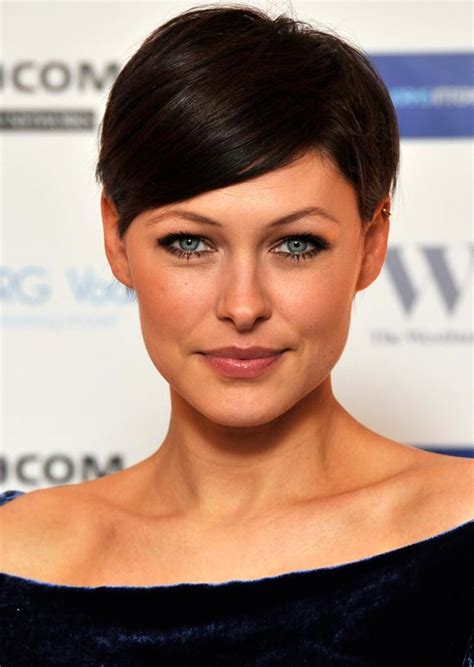 15 Professional Hairstyles For Women To Look Classy