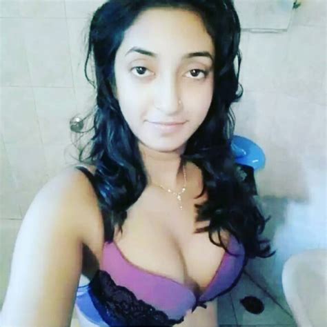 Best Indian Bhabhi Latest Sexy Images Damn Sexy