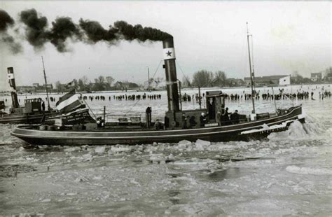 Stoom Sleepboot Van De Rode Ster Als Ijsbreker Op De Maas Foto Via Oud