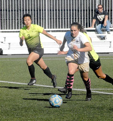Peninsula Womens Soccer Defending Nwac Champs Retool With Big Strong