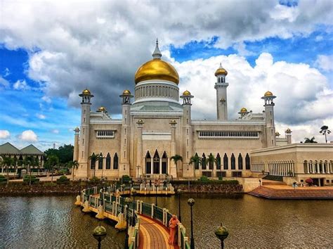 Sultan omar ali saifuddin mosque in bandar seri begawan, considered as one of the. 14 most popular recommendations for tourist attractions in ...