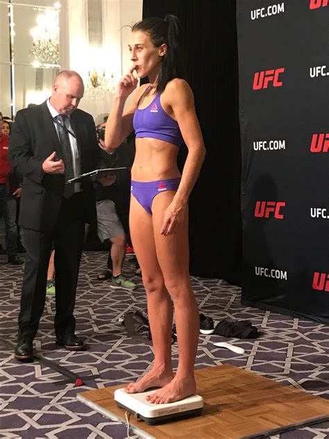 UFC 217 Joanna Jędrzejczyk makes weight 115 lbs within last minutes