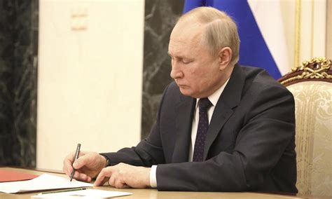 Putin Podpisa Dekret Nakazuj Cy Zagranicznym Klientom P Aci Za Gaz W