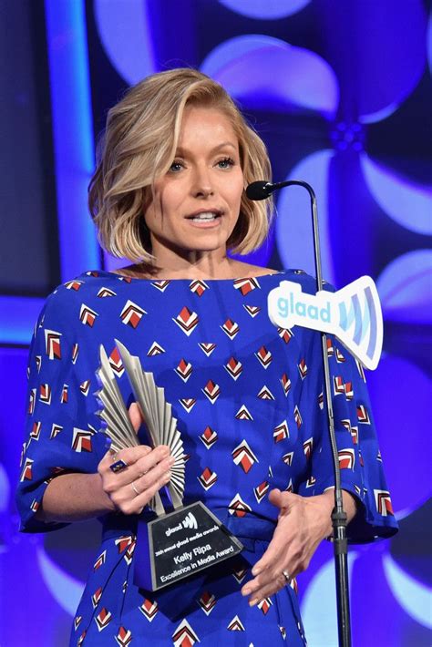 Watch Kelly Ripa Bring The House Down At The Glaad Awards Kelly Ripa