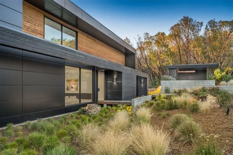 74m Sleek Home In Calistoga With A High Finished Contemporary Design