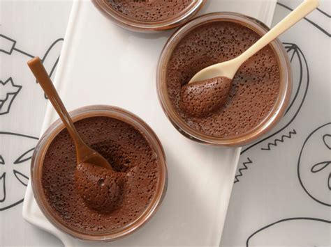 The creme anglaise is best served chilled so it's best if you can make this the day before serving. Mousse au chocolat avec crème - Recettes : recette sur ...