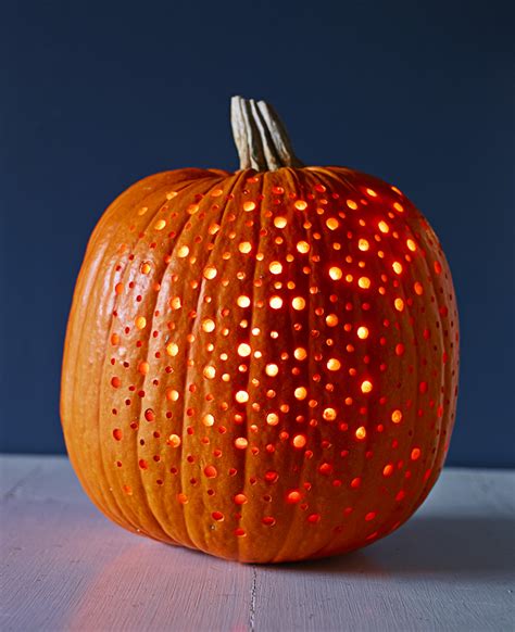 Decorate with rows of mini pumpkins on windowsills and balconies. 30 Easy Pumpkin Carving Ideas for Halloween 2017 - Cool ...