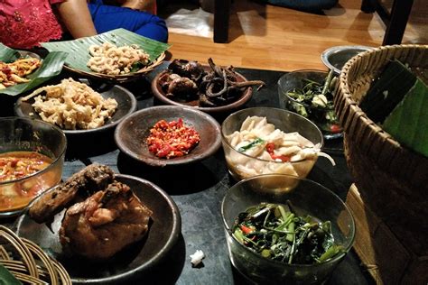 Waroeng spesial sambal 'ss', magelang. Malang - Merdeka.com | Mencicipi beragam jenis sambal di Waroeng Spesial Sambal (SS)