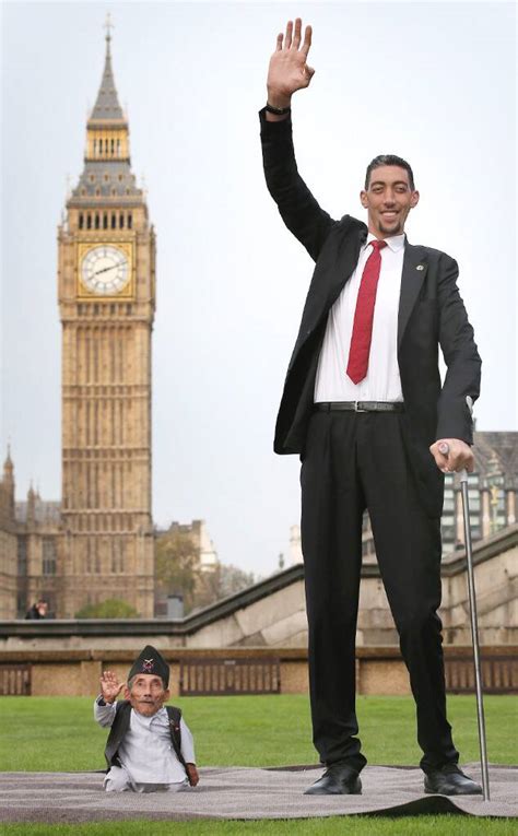 Sultan Kösen The World Tallest Person Standing Next To The World