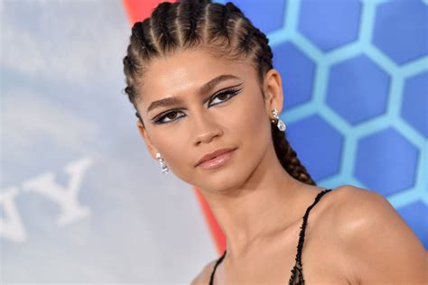 What Happened To Zendaya Teeth Important Facts About Her Teeth Regaltribune