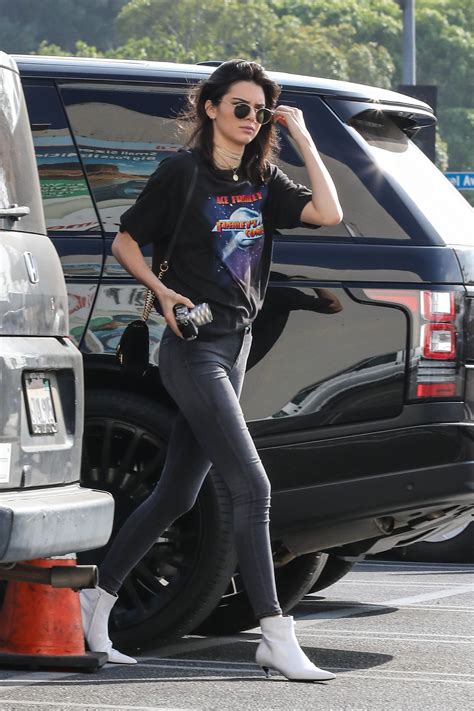 Kendall Jenner In Tight Jeans Shopping In West Hollywood 1116 2016