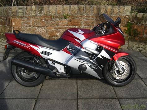 The honda cbr1000f hurricane is a sport touring motorcycle, part of the cbr series manufactured by honda from 1987 to 1996 in the united states and from 1987 to 1999 in the rest of the world. Информация по мотоциклу Honda CBR 1000 F