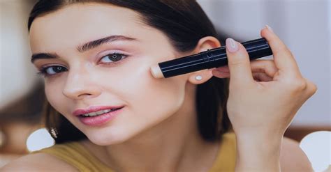Makeup Tips For Dry Skin प्रत्येक त्वचेसाठी वेगळे नियम ड्राय