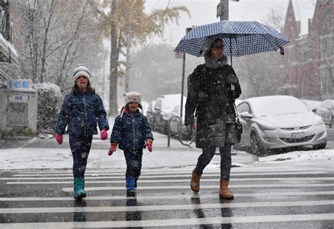 Snow Blanketing Nyc Might Make Commute A Disaster