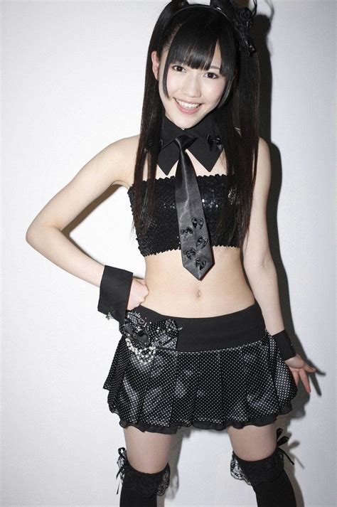 I Like The Necktie With The Cropped Top Beautiful Japanese Women Japanese Fashion Women