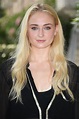 Sophie Turner Style, Clothes, Outfits and Fashion• Page 44 of 58 ...