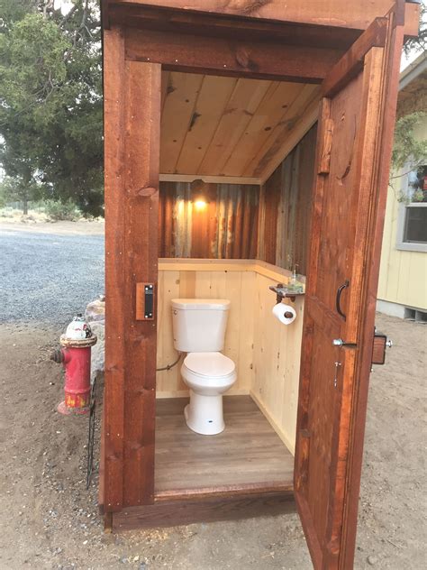 Browse 46 outhouse bathroom on houzz. Letrinas | Outdoor toilet, Outhouse bathroom, Outdoor ...