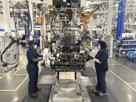 Paccar Celebrates 10 Years Of Engine Manufacturing In North America Cbw