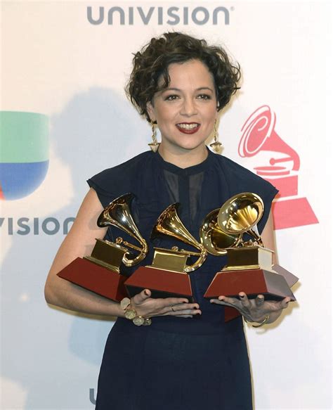 Premios Grammy Latinos 2015 Natalia Lafourcade Y Juan Luis Guerra