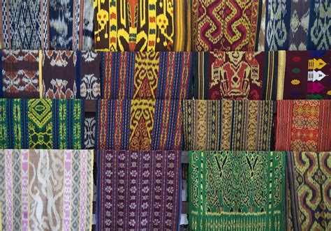 6 Kain Tradisional Indonesia Yang Lagi Tren Dari Batik Sampai Ikat