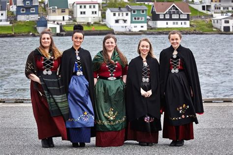 Traditional Dress Of Ireland Photos