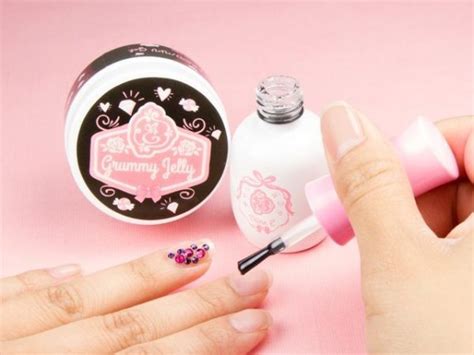 Nail Art With Swarovski Crystalpixie Video Tutorials For Your Next Manicure Artbeads Blog