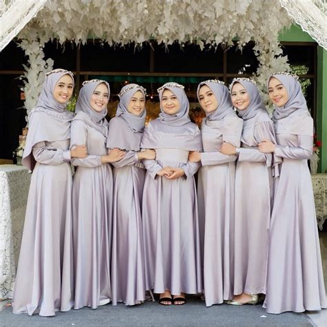 45 Model Dress Bridesmaid Hijab Modern And Elegan 2022 Rekomendasi