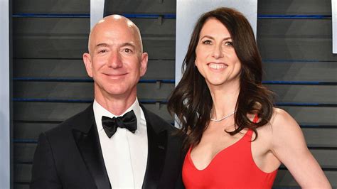 amazon ceo jeff bezos divorcing wife mackenzie after 25 years of marriage