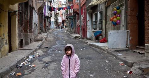 Syrias Most Hated Refugees Find Sanctuary In An Istanbul Ghetto