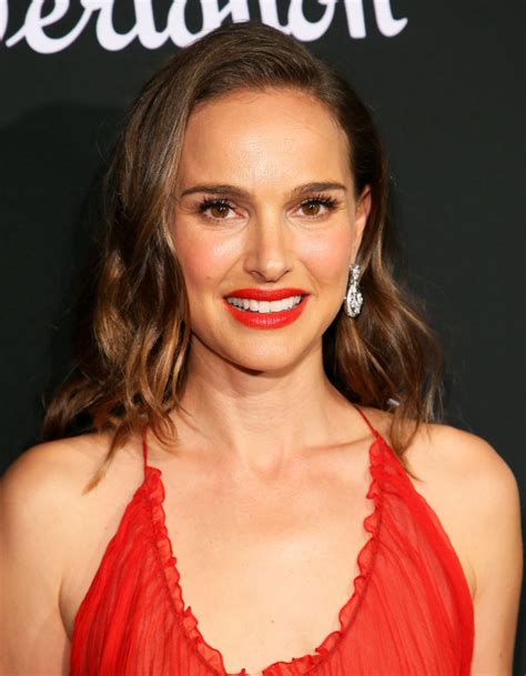 Born on june 9, 1981. Natalie Portman's Dior Red Lipstick for Holiday 2018: How-To