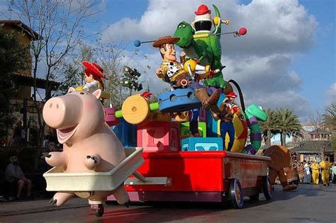Pixar Play Parade Disney Magic Walt Disney Christmas Parade Floats
