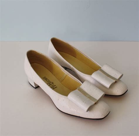 1960s Shoes Vintage White Mod 60s Pumps Large Bows Low