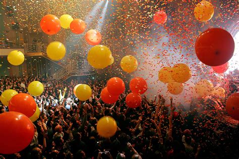 How To Sync Rocks Most Perfect Musical New Years Eve Countdowns