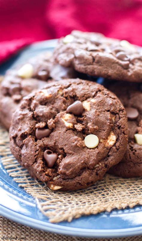 These double chocolate chip cookies are ultra chocolatey, fudgy in the middle, crisp round the edges and delicious all over. Double Chocolate Chip Crunch Cookies - A Latte Food