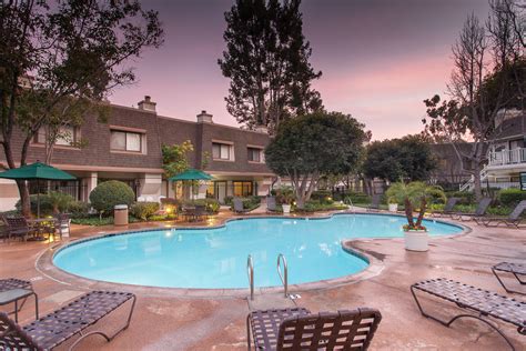 What are the advantages of renting a 1 bedroom apartment in costa mesa, ca? Wimbledon Glen Apartments - Costa Mesa, CA | Apartments.com