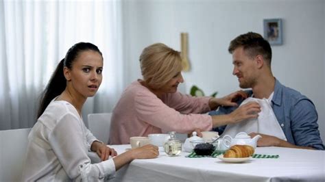 Woman Walks Out Of Christmas Dinner Because Mil Didnt Cook The Dish She Wanted Someecards Aita