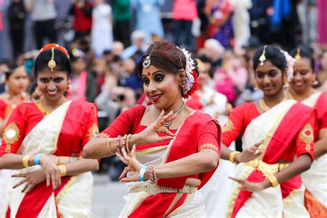 10億人が祝うお祭り…⁉インドの正月「ディワリ」（cosmopolitan）
