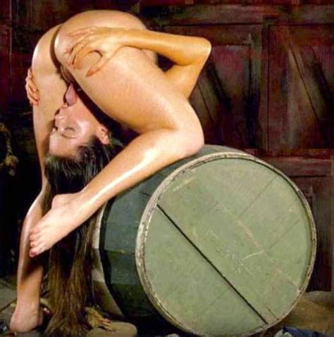 Contortionist Who Self Lick Autocunnilingus Naked Photo