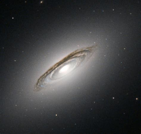 Hubble Space Telescope Captures Lenticular Galaxy Ngc 6861 Astronomy