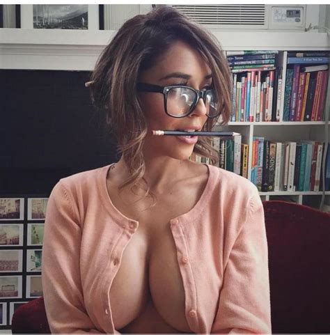 sexy sweater boobs and glasses she has it all zdjęcie porno eporner