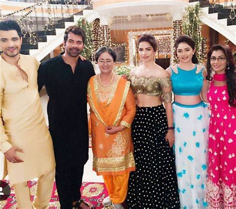 Kumkum Bhagya Completes 1 000 Episodes Sriti Shabir Celebrate With Divyanka Karan And Others