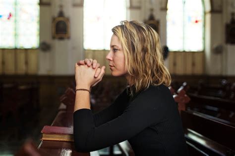 Premium Photo Woman Praying In The Church